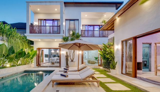 Modern 3-BDR Private Villa in Kuta