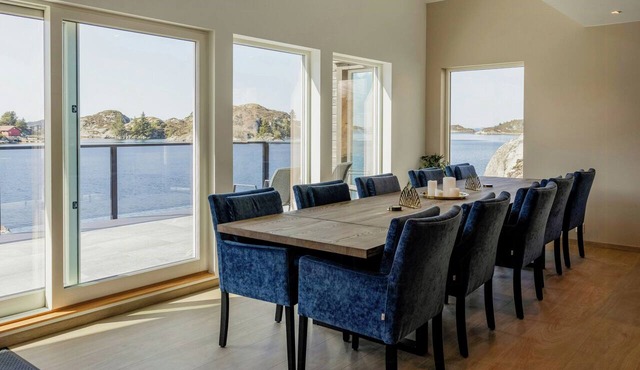 Modern fishing cabin with sea view at Kalvaneset