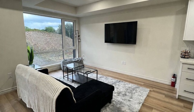 Modern Lakeview Stay Near Downtown Huntsville