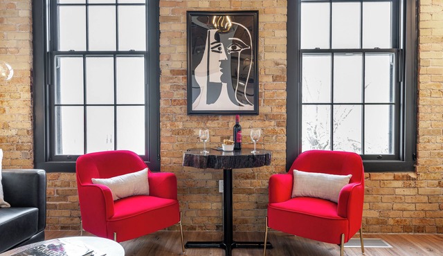 Modern loft with rustic character steps to downtown Stratford