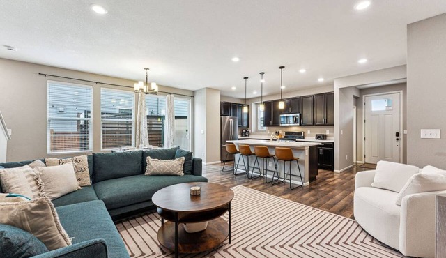 Modern Spacious TownHome in Central Park