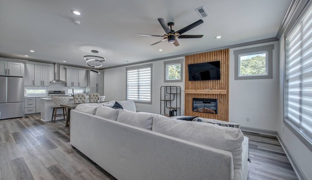 Modern, uptown style! 3 bedrooms new construction home!
