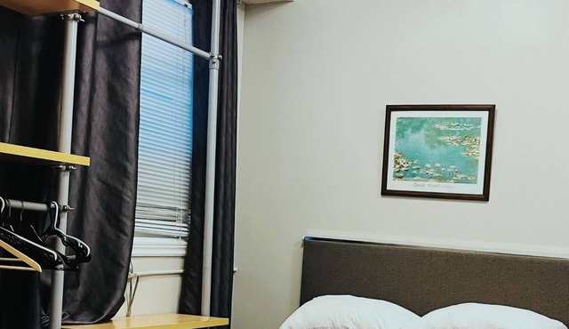 Moe's Suite Hotel