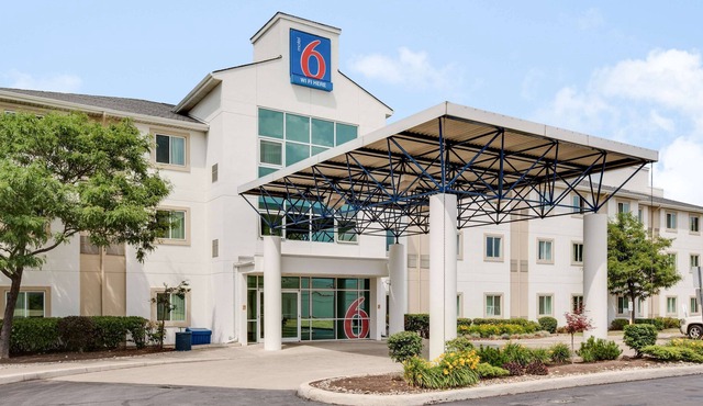 Motel 6 Brampton, ON - Toronto
