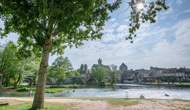 My T2 cocoon at the water's'edge in moret sur loing