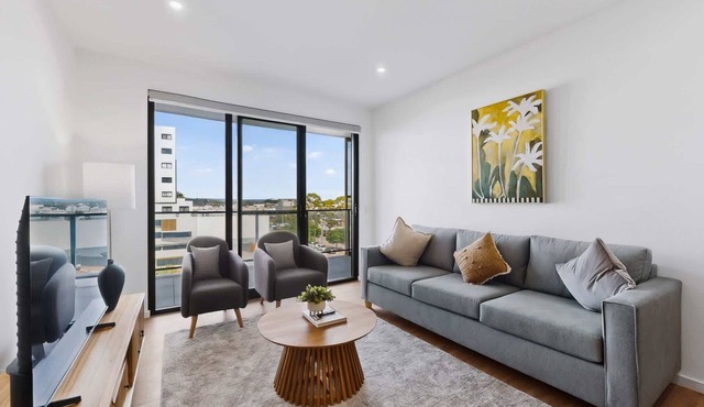 Newly Built 3 Bed Apartment with Onsite Parking