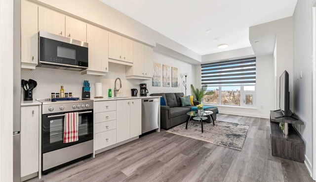 Newly Built Modern Condo w Balcony & City Views