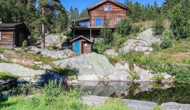 Nice home in Heidal with sauna