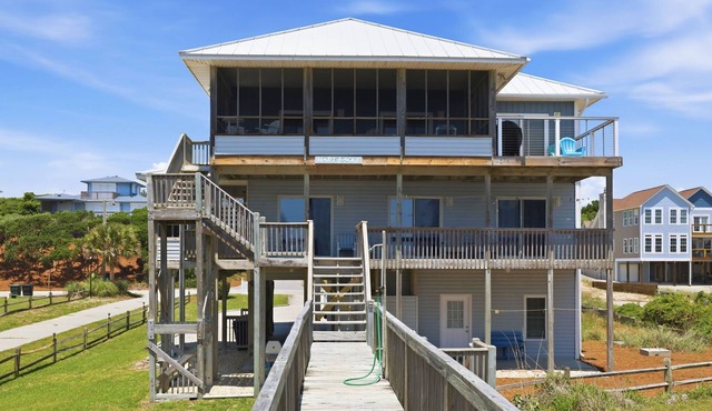Oceanfront, hot tub, dog-friendly and an elevator-Reduced Rates for 8/29 & 9/5