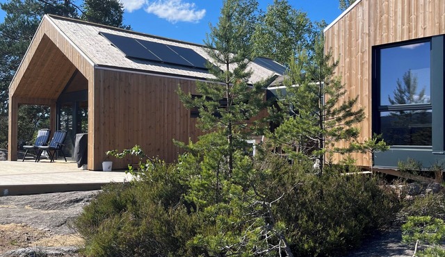 Off-grid cabin with panoramic view. Pine and Panorama