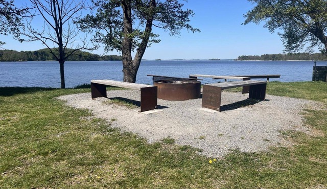 OWN HOUSE, CLOSE TO WORK ESKILSTUNA STRÄNGNÄS, 1H STOCKHOLM, PARKING, WIFI, LAUNDRY