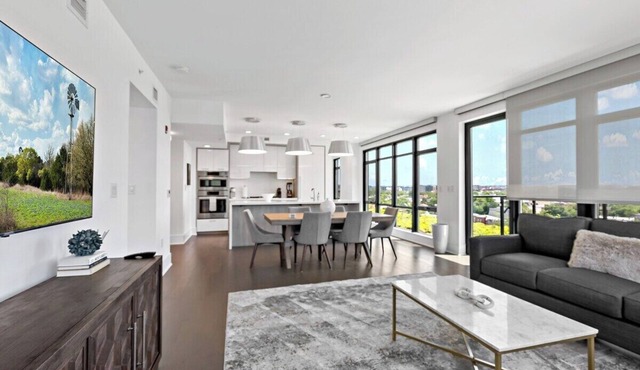 Penthouse | Downtown | Capitol Views | Luxury