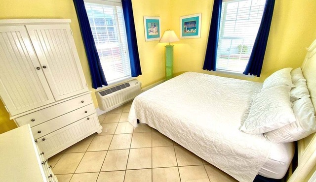 Pet-friendly, 3 Blocks to Beach, Pool, #504