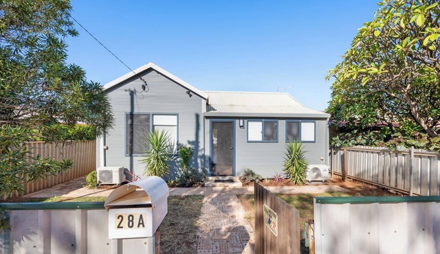 Pet Friendly ~Netflix ~10min Airport ~ BBQ+Dining