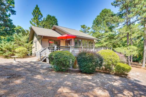Pinehurst Home: Fire Pit, BBQ + Golf Course View!