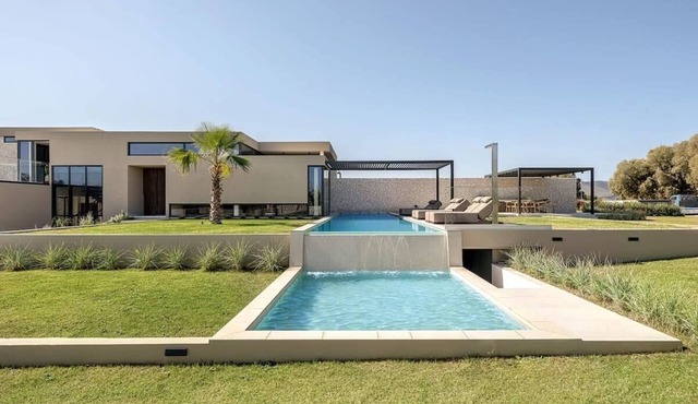 Pnoe Seafront Experience | Villa Etheras