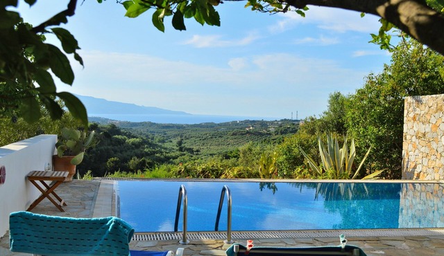Private pool ★ Outdoor kitchen + BBQ ★ Sea View
