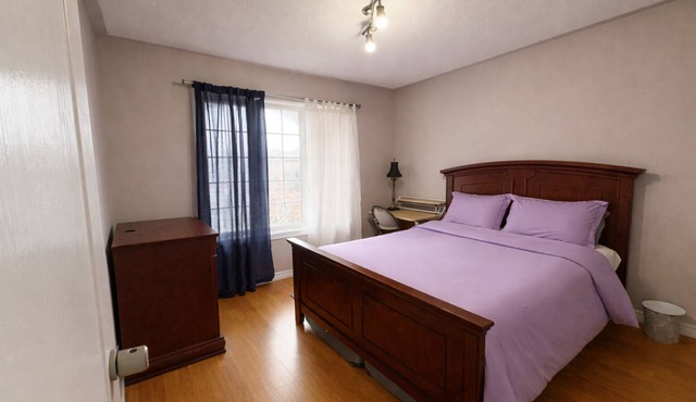Private Queen Bed w/Mini Fridge, 2.5 Baths—Brampton Shared Home near GO Station!