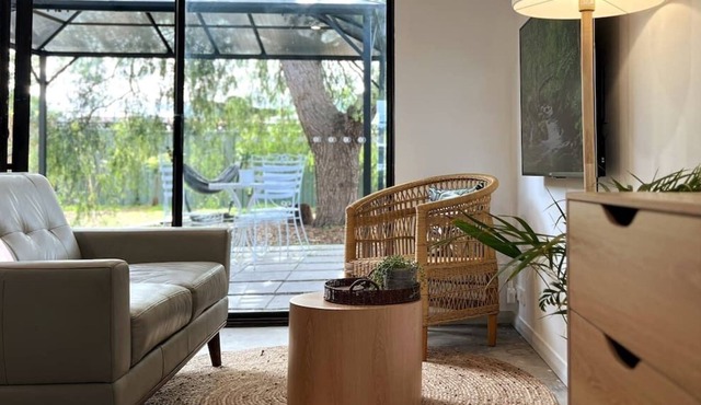 Private Rustic Studio Guesthouse