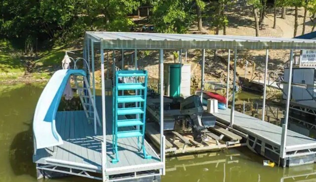 Quiet Lakefront - Hot Tub! H2O Toys! Pet Friendly!