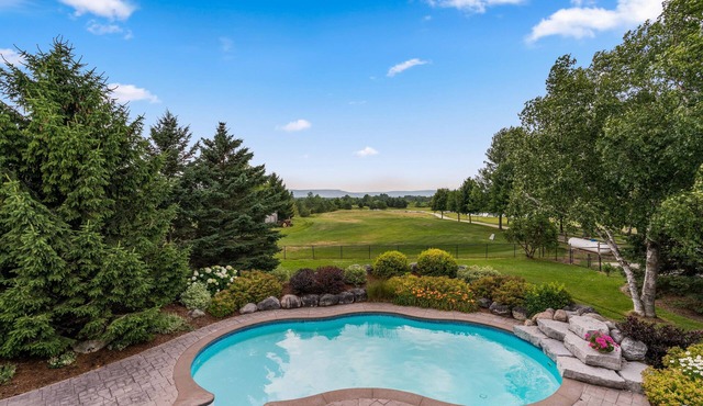 -Quiet Mountainview Retreat with Private Pool