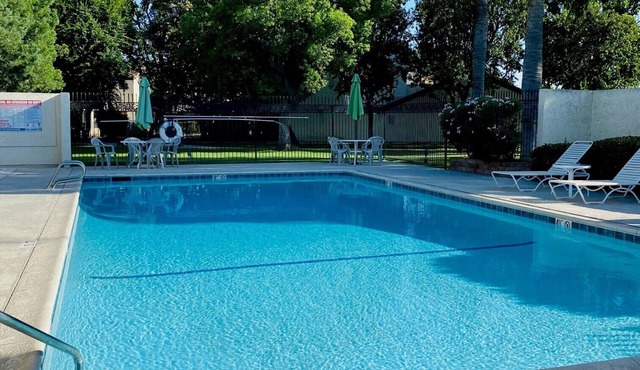 Quiet Paradise in SW Bakersfield - Extended Stay