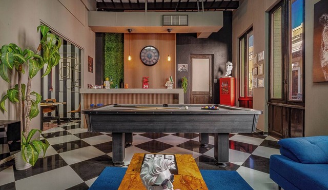 Retro 5BR Loft w/Pool Table Old San Juan