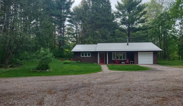 River front 4 season cottage with 2.5 acre serenity with mature trees around