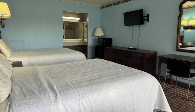 Room with 2 Full Beds and Private Bath for a Relaxing Stay – Great Value!