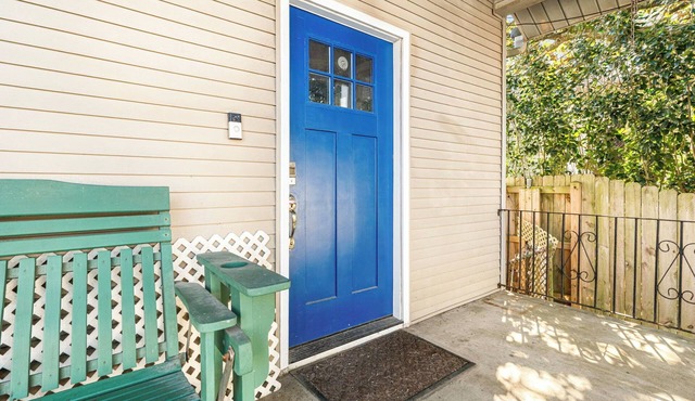 SAFE 1BR entire apt/30 day+ rental/fenced pets ok