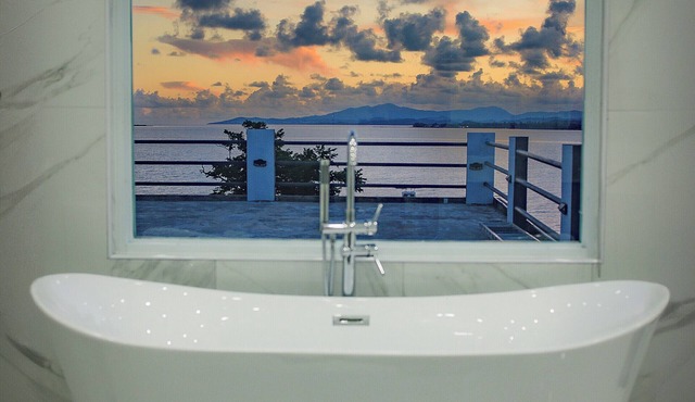 Salt Water Private Pool House W/Ocean View, WiFi, Air Cond, Generator, Solar E.