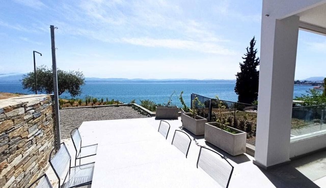 Seafront villa with private beach 1hr from Athens - MBH1