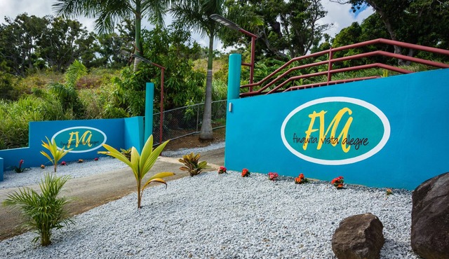 Secluded OCEAN VIEW 2 bed 2 bath Home, convenient to Ceiba Ferry. King and Queen