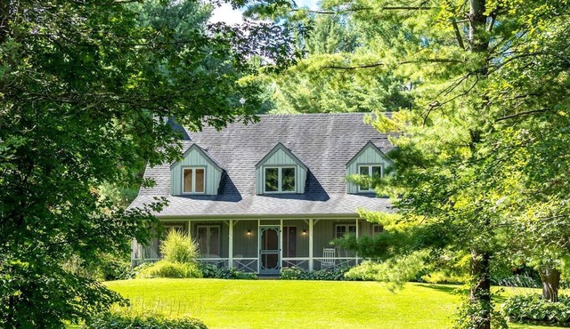 Secluded Riverfront Farmhouse with Pool, Hot Tub & Firepit in Ontario, Canada