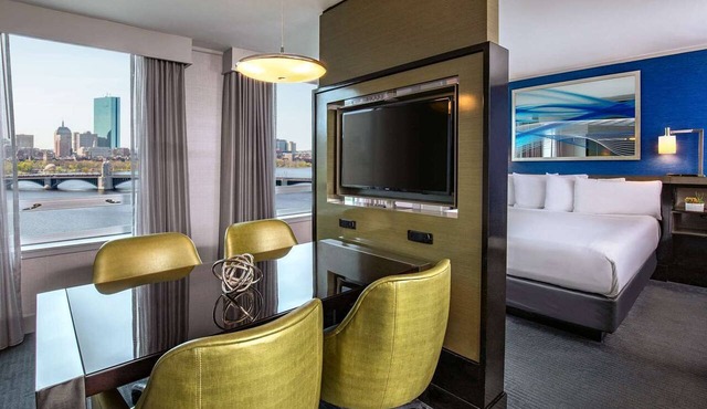 Serene Hotel w/Indoor Pool and ArtBar Dining Near Harvard