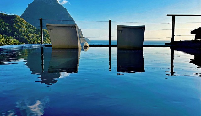 Serene Stay w/Balcony, Breakfast & Pool access