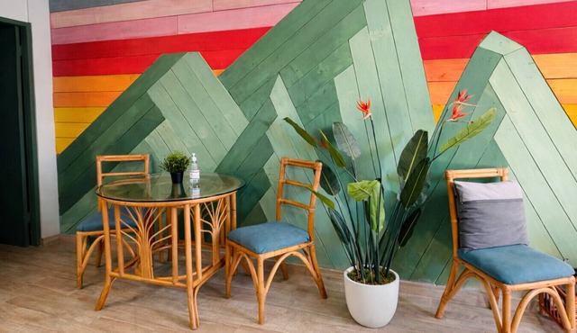 Short Drive to Ferry | Boho Eco Stay + Parking