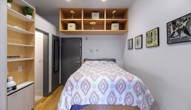Small fully equipped Contemporary Studio near MGH