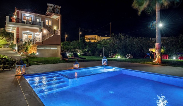 Socrates Holidays Apt. 1 with Pool near the Beach
