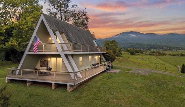 Sojourners Rest: Old Rag Views, Hot Tub, Fire Pit