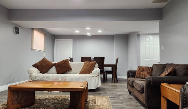 Spacious 2BR Private Suite & Entrance-Near Downtown & Bridge-Near Caesars & UOW