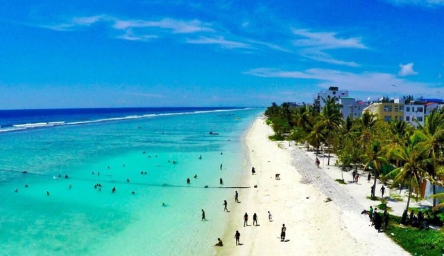 Spacious 3 BR Apartment Near Beach - 7 Min Walk, Maldives