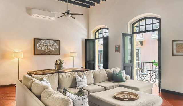 Spacious 3BR in Old San Juan Walk Everywhere Quiet King Beds 3 Balconies