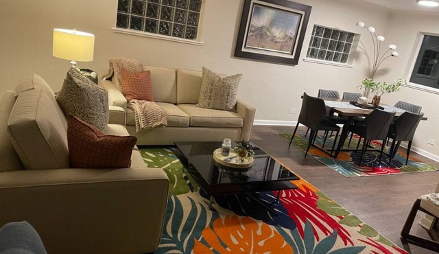 Spacious 4-bedroom house with AC and WiFi in wonderful Aurora