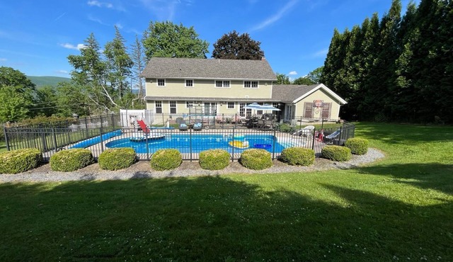 Spacious 4 bedroom, big pool & outdoor space. Close for local summer activities!