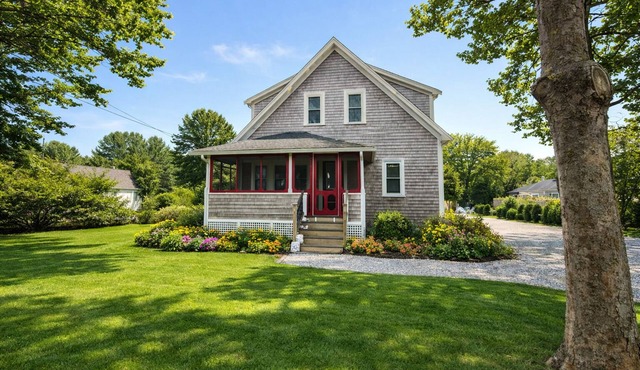 Spacious 5-Bedroom Home in West Harwich, perfect for family getaways!