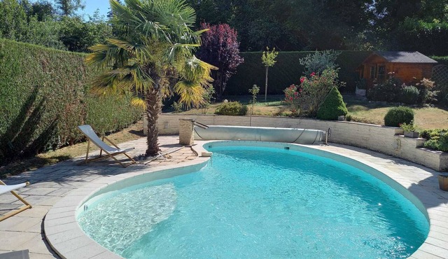 Spacious Bedroom With Heated Swimming Pool