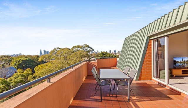 Spacious Inner-West 2-Bed with Alfresco Dining