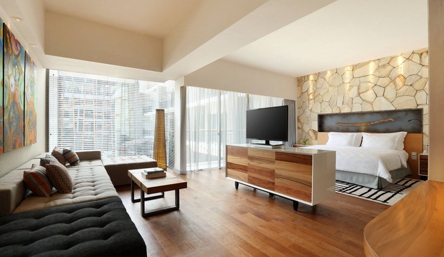 Spacious Modern Suite with Free Minibar Items (T Sand Suite16)