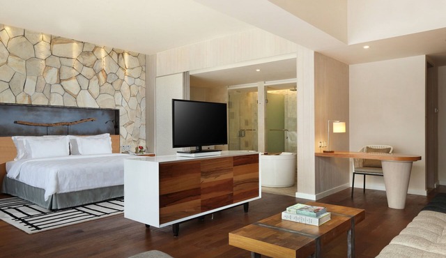 Spacious Modern Suite with Free Minibar Items (T Sand Suite29)